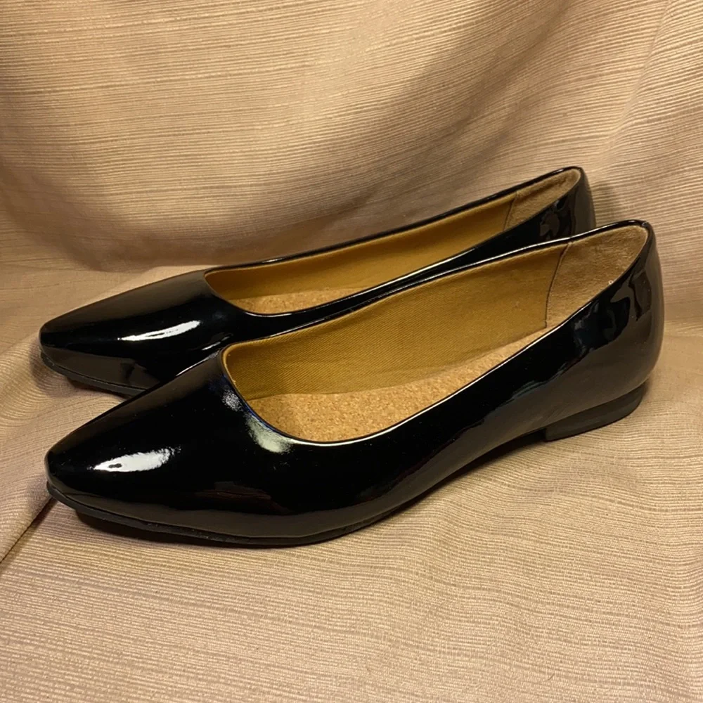 NWOT Ahimsa point toe cork footbed flats 2